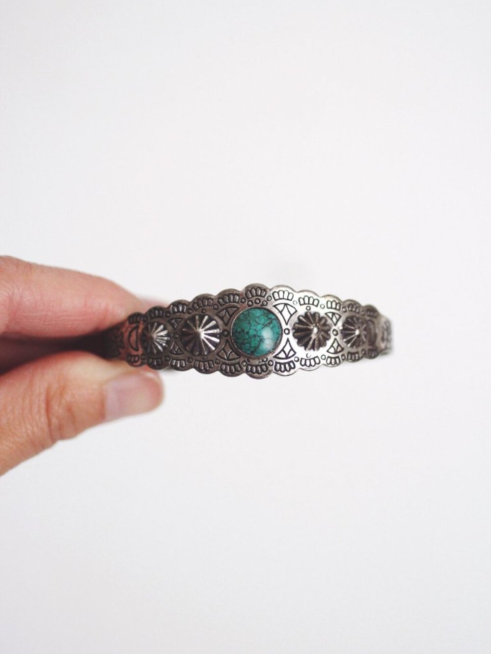 Vintage Southwestern Sterling Silver Turquoise Cuff Bracelet Stamped Scalloped - Picture 2 of 8